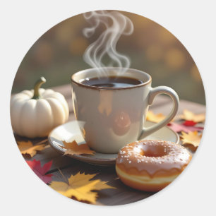 Herbstsegen, warmer Kaffee und ein Donut Runder Aufkleber