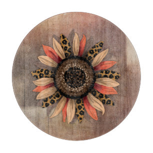 Herbstsonnenblume auf rustikaler Farmhaus Holz Schneidebrett