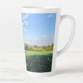 Herbstspaziergang im Land - große Personalisierte Milchtasse (Rechts)