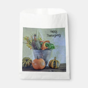 Herbststillleben mit Kürbissen, Blumen Geschenktütchen