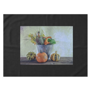 Herbststillleben mit Kürbissen, Blumen Tischdecke