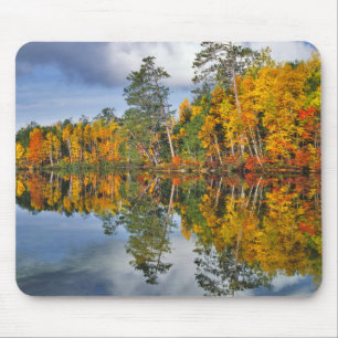 Herbstteichreflexionen, Maine Mousepad