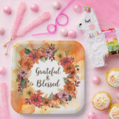 Herbstthematischer Erntedank mit Blume Kürbis Pappteller (Party)