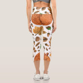 Herbstträume: Das Eichhörnchen im Wasser Capri Leggings (Rückseite)