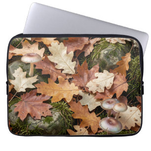 Herbstwald-Boden-Pilze-Moos-gefallene-Blätter Laptopschutzhülle