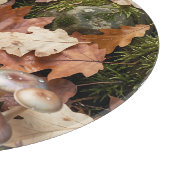 Herbstwald-Boden-Pilze-Moos-gefallene-Blätter Schneidebrett (Ecke)