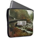 Herbstwald und Flusslandschaft Laptopschutzhülle (Vorne Rechts)