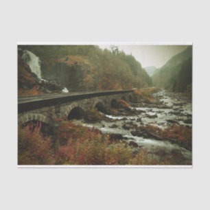 Herbstwald und Flusslandschaft Seidenpapier