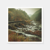 Herbstwald und Flusslandschaft Serviette (Vorderseite)