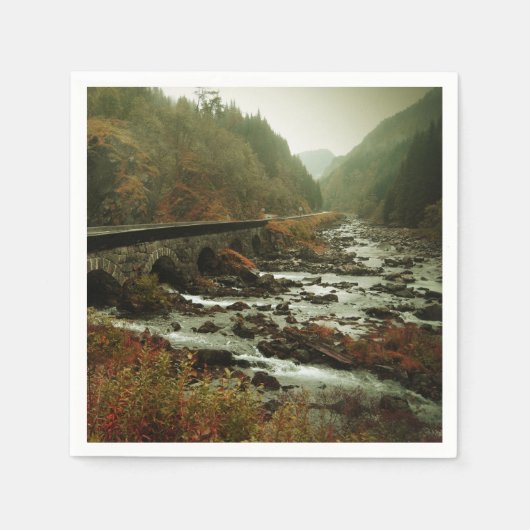 Herbstwald und Flusslandschaft Serviette (Vorderseite)