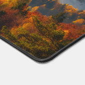 Herbstwald unterhalb der Berge Schreibtischunterlage (Ecke)