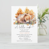 Herbstwaldbär | Niedliche Rustic Fall Baby Dusche Einladung (Stehend Vorderseite)