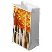 Herbstwälder Herbstwälder Herbstwald Orange grau Kleine Geschenktüte (Rückseite Schrägansicht)