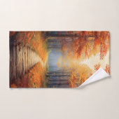 Herbstwaldpfad mit lebhaften Herbstblättern Badhandtuch Set (Handtuch)
