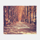 Herbstwaldpfad: ruhige Landschaftsreise Fleecedecke (Vorderseite (Horizontal))