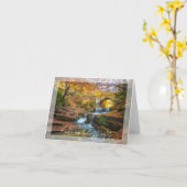 Herbstwasserfall und Brücke mit eigenem Text Karte (Gelbe Blume)