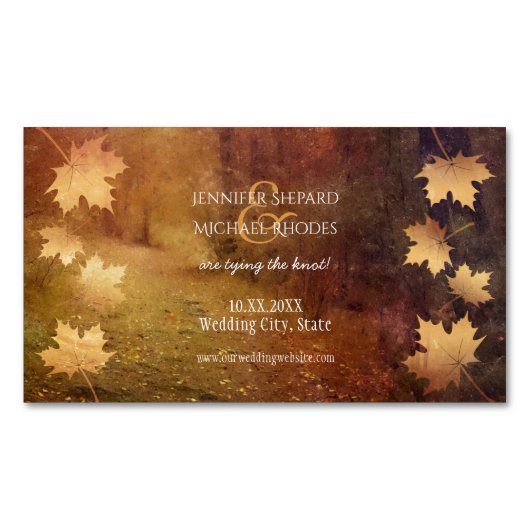 Herbstweg fällt Ahorn Blätter rustikale Hochzeit Magnetische Visitenkarte (Vorderseite)
