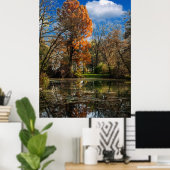 Herbstzeit durch einen gut versteckten Teich, voll Poster (Heimbüro)