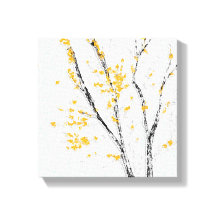 Herbstzweige mit gelben Herbstlauben