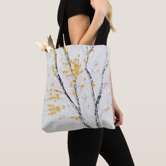 Herbstzweige mit gelben Herbstlauben Tasche (Von Nahem)