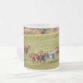 Herde, der Reitpferde betreibt, Pferdekühe Foto 2 Mattglastasse (Vorderseite Links)