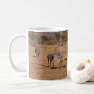 Herde von Zebra Panorama Afrikanische Landschaft Kaffeetasse