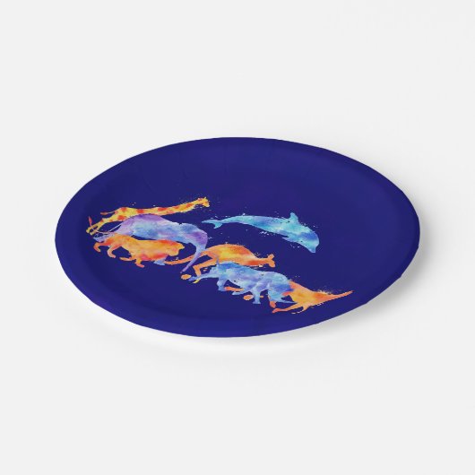 Herde wild lebender Tiere im violett blauen Hinter Pappteller (Schrägansicht)