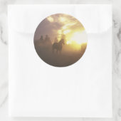 Herdenpferde im Sonnenuntergang Runder Aufkleber (Tasche)