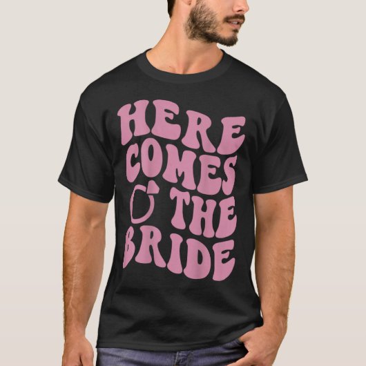 Here Comes Bride Groovy Groom Engaged Mrs Bachelor T-Shirt (Vorderseite)