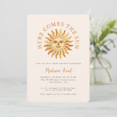 Here Comes the Sun Modern Boho Sun Baby Shower Einladung (Stehend Vorderseite)