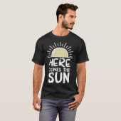 Here Comes the Sun Sunshine Sunny Happy Days Brigh T-Shirt (Vorne ganz)