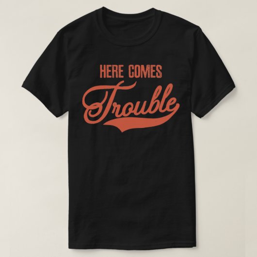 Here comes trouble T-Shirt (Design vorne)
