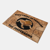 "Here There Be Dragons" mit dem bärtigen Drachen Fußmatte (Schrägansicht)