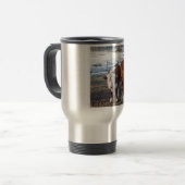 Hereford Kälber in der Winterwiese mit Schnee Reisebecher (Vorderseite Links)