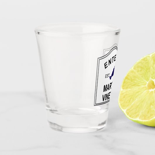 Hereinkommendes Martha's Vineyard Schnapsglas (Links)