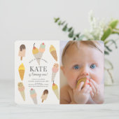 Here's the Scoop Ice Cream 1st Birthday Photo Einladung (Stehend Vorderseite)