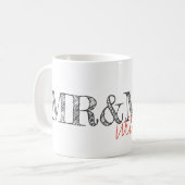 Herr & Frau NAME Moderne Typografie Newlyweds Wedd Kaffeetasse (Vorderseite Links)