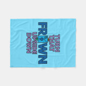 Herr Grumpy | Umdrehung des Frosches um den Kopf Fleecedecke (Vorderseite (Horizontal))