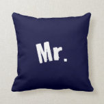 Herr Marine Blau-Kissen Kissen<br><div class="desc">Einzigartiges Marineblau-Akzent Kissen. Herr im Weiß. Perfekter Akzentdekor für irgendeinen Raum</div>