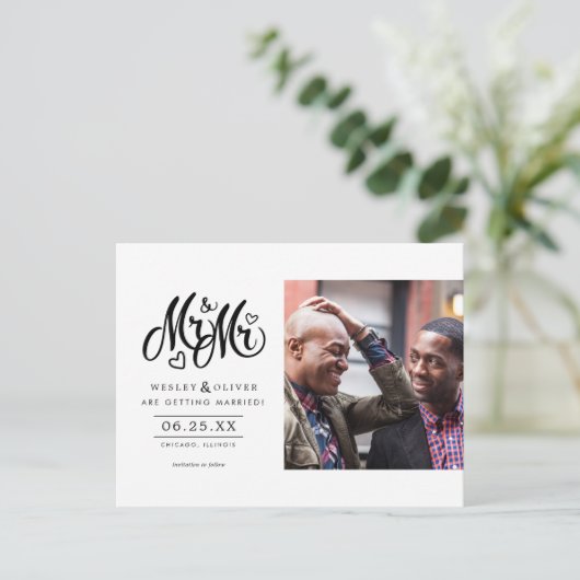 Herr & Mr. Script - Save the Date mit Foto Postkarte (Stehend Vorderseite)