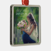 Herr & Mrs. Elegant Script Neugeborene Weihnachten Ornament Aus Metall (Rechts)