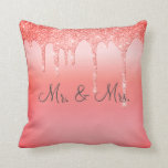 Herr & Mrs. Hübsch Glitzer Wedding Keepake Elegant Kissen<br><div class="desc">Schöner Satin-Look Glitzer "Mr. & Mrs. "I Liebe you" Kissen. Wie hübsch wäre das auf einem Bett oder einem Wohnzimmer in einem Schlafzimmer? Eine Seite ist für die neue Herren und Frau, die andere Seite hat "I Liebe You" Typografie.</div>
