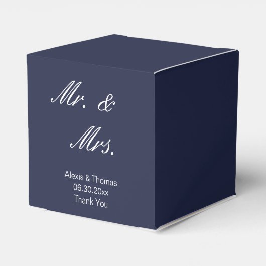 Herr & Mrs. in White Script Midnight Blue Wedding Geschenkschachtel (Rückseite)