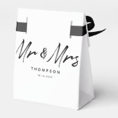 Herr & Mrs. Modern Schwarz-weiß Script Wedding Geschenkschachtel (Rückseite)