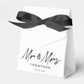 Herr & Mrs. Modern Schwarz-weiß Script Wedding Geschenkschachtel (Vorderseite)