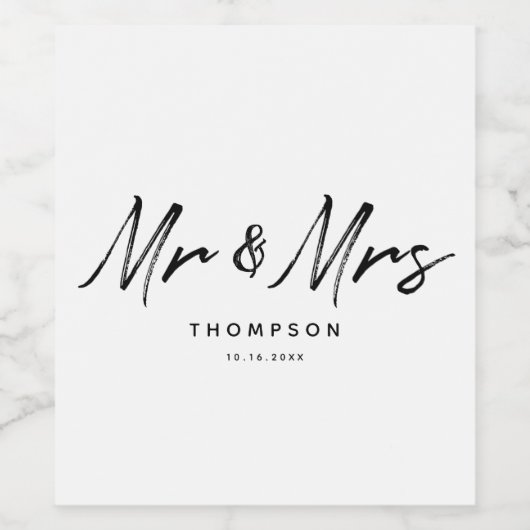 Herr & Mrs. Modern Schwarz-weiß Script Wedding Weinetikett (Einzelnes Label)