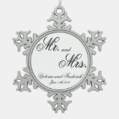 Herr & Mrs. Newlywed Schneeflocken Zinn-Ornament (Vorderseite)
