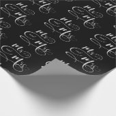 Herr & Mrs. Text Hochzeitsschrift auf schwarz Geschenkpapier (Ecke)