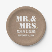 Herr & Mrs. typography rustic kraft wedding Pappteller (Vorderseite)