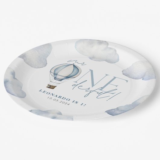 Herr ONEderful Hot Air Ballon Boy 1st Birthday Blu Pappteller (Schrägansicht)